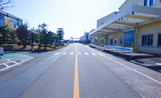 画像：写真奥まで伸びる道路